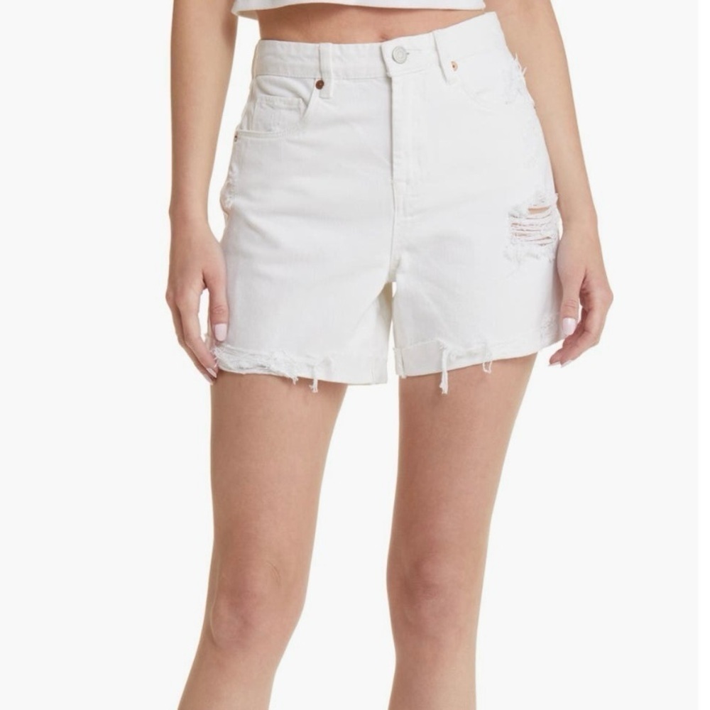 Blank NYC white distressed mom shorts New With Tags size: 26